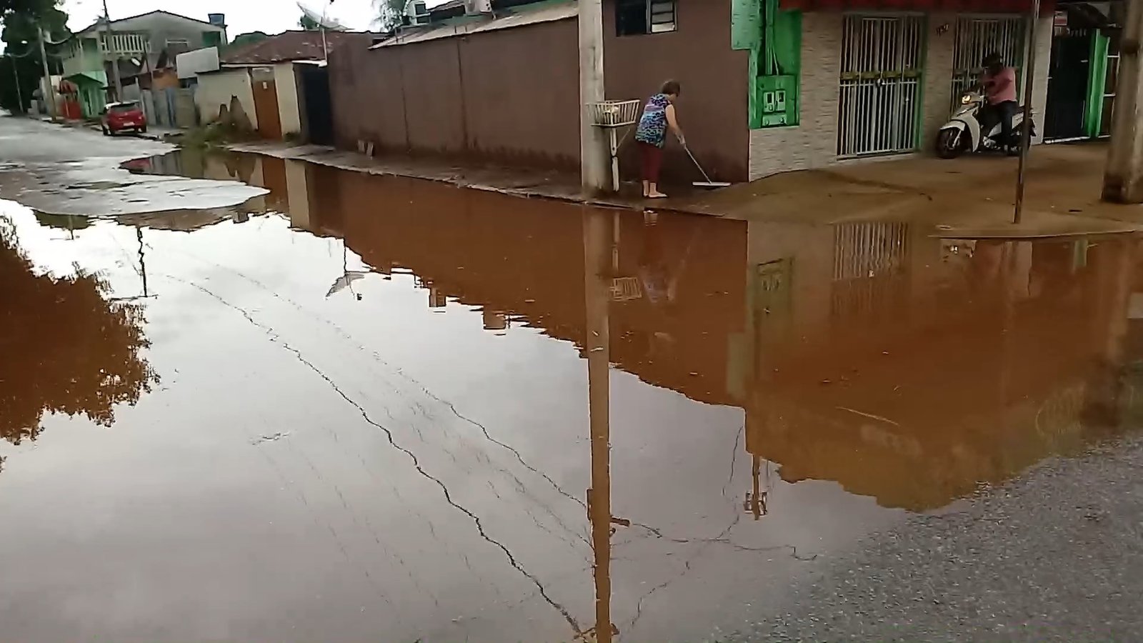 Chuvas intensas causam alagamentos em Aragarças - GO