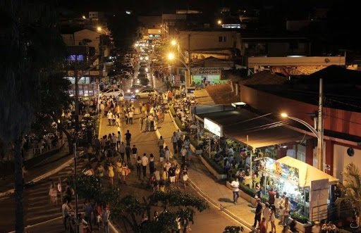 Vista aérea do Porto do Baé tirada em 31/12/2019, local onde se concentram os bares mais movimentados de Barra do Garças. Imagem: Edevilson Arneiro/SECOM BG